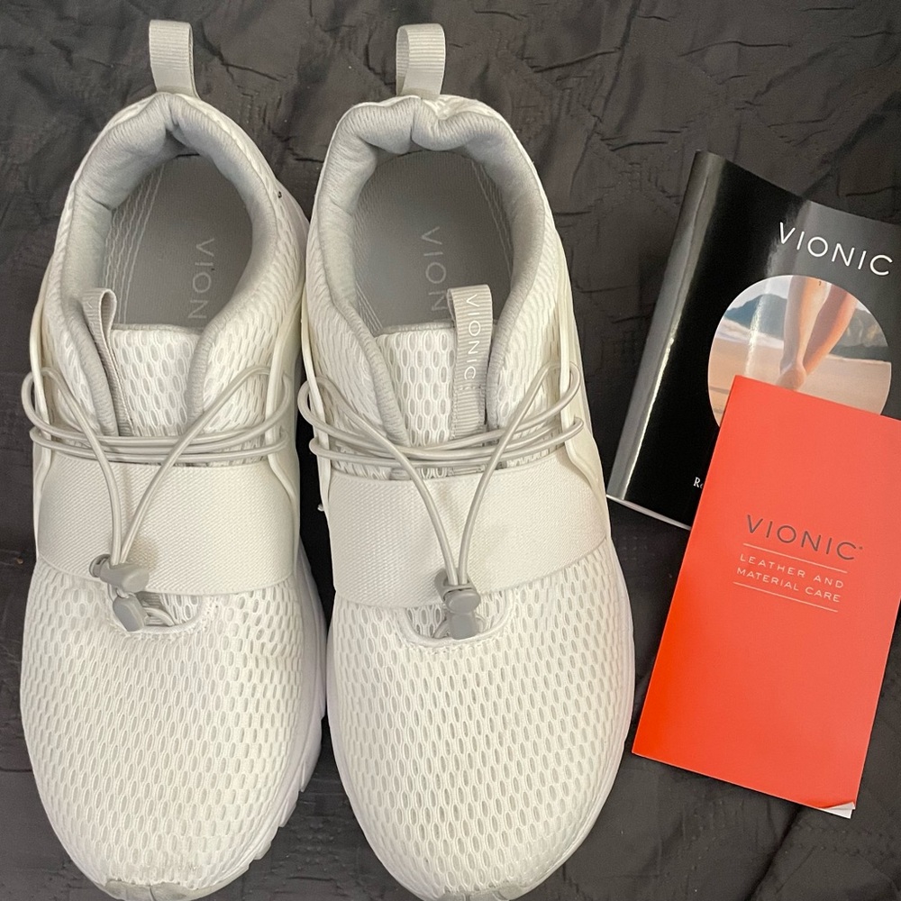 Vionic White “Berlin” Athletic Sneakers